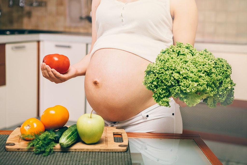 Các mẹ cần chú ý cân đối các chất dinh dưỡng (Nguồn: Internet)