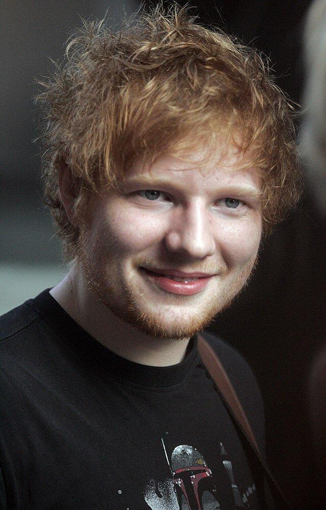 Ed Sheeran là nam ca sĩ - nhạc sĩ người Anh nổi tiếng qua bài hát Shape of you (Ảnh: Internet)