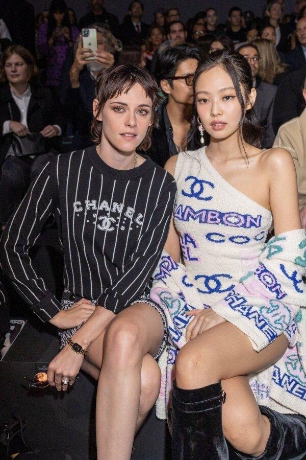Jennie ngồi ở hàng ghế đầu của Tuần lễ thời trang Paris (Ảnh: Internet)