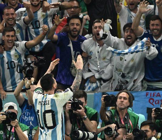 Messi, Lewandowski cùng Mbappe đã tạo nên một buổi tối World Cup tuyệt vời Messi đã tạo ra những cảm xúc đặc biệt tại World Cup 2022 (Ảnh: Internet)