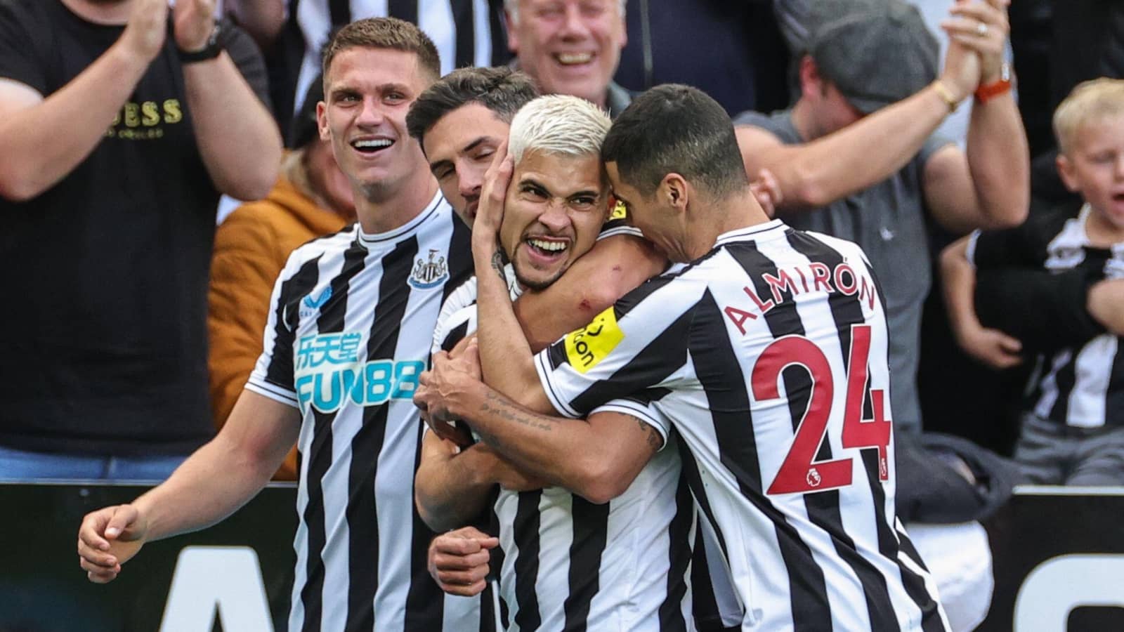 Newcastle tiếp tục bay cao trên bảng xếp hạng NHA sau chiến thắng trước Aston Villa ở vòng 14 (Ảnh: Internet)