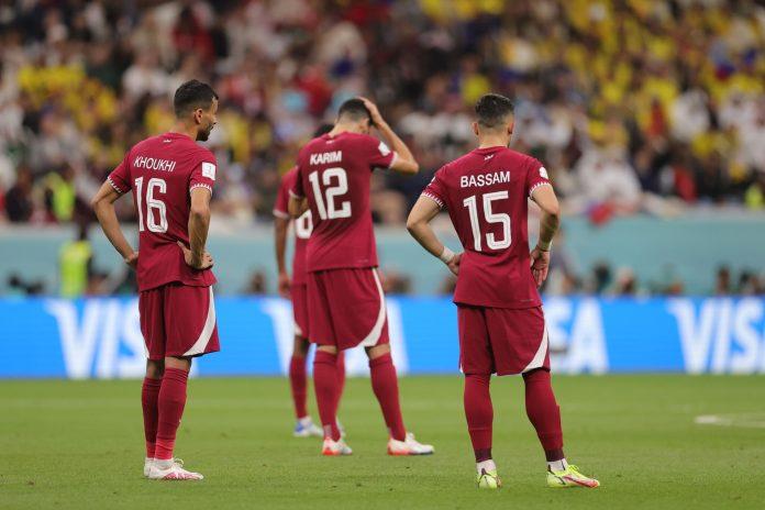 Qatar trở thành đội bóng chủ nhà đầu tiên thua trận mở màn World Cup và họ sẽ phải vực dậy thật nhanh nếu không muốn tiếp tục thua trước Senegal (Ảnh: Internet)