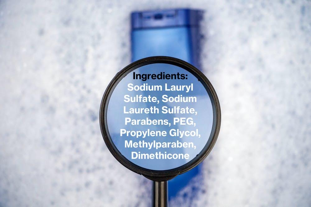 Sodium được thêm vào các sản phẩm dầu gội, sữa tắm cho tác dụng tạo bọt (Ảnh: Internet).