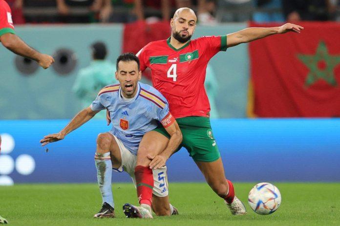 Amrabat, người từng chiến thắng rất nhiều tiền vệ tài hoa của châu Âu tiếp tục là niềm hi vọng của Maroc trước tuyển Pháp (Ảnh: Internet)