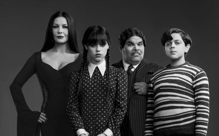 Gia đình Addams được biết đến là một gia đình quái đản, sống tách biệt với xã hội (Ảnh: Internet)