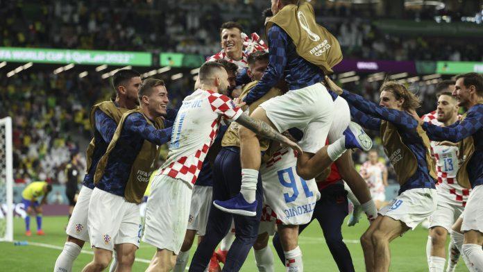 Croatia bất ngờ loại ứng cử viên hàng đầu cho ngôi vô địch là Brazil bằng những loạt sút luân lưu (Ảnh: Internet)
