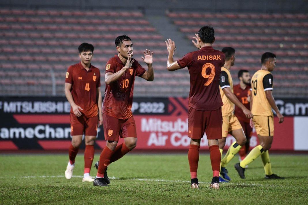 Teerasil Dangda (10) có tổng cộng 20 bàn ở các giải AFF Cup và xếp thứ nhất trong danh sách các chân sút vĩ đại nhất của giải