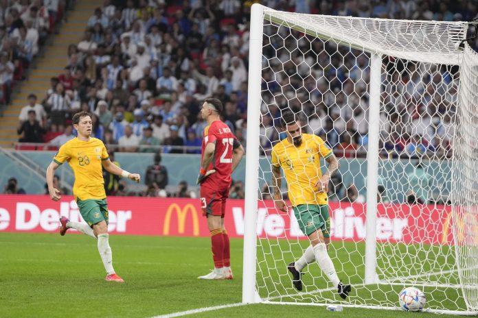 Australia bất ngờ có bàn thắng khi trận đấu bước sang giai đoạn nhạy cảm trong hiệp 2 (Ảnh: Internet)