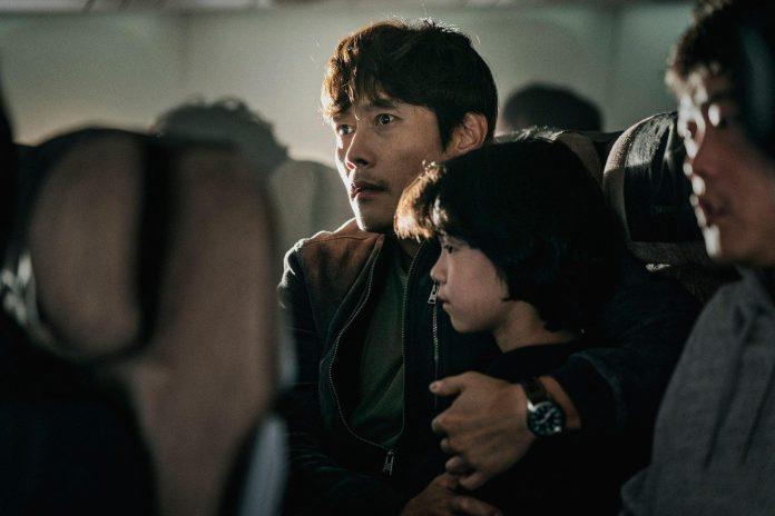 Vai diễn người cha đầy phức tạp của Lee Byung Hun trong (Ảnh: Internet).