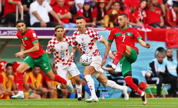 Maroc với lối chơi tốc độ đã gây khó cho các cầu thủ lớn tuổi của Croatia (Ảnh: Internet)