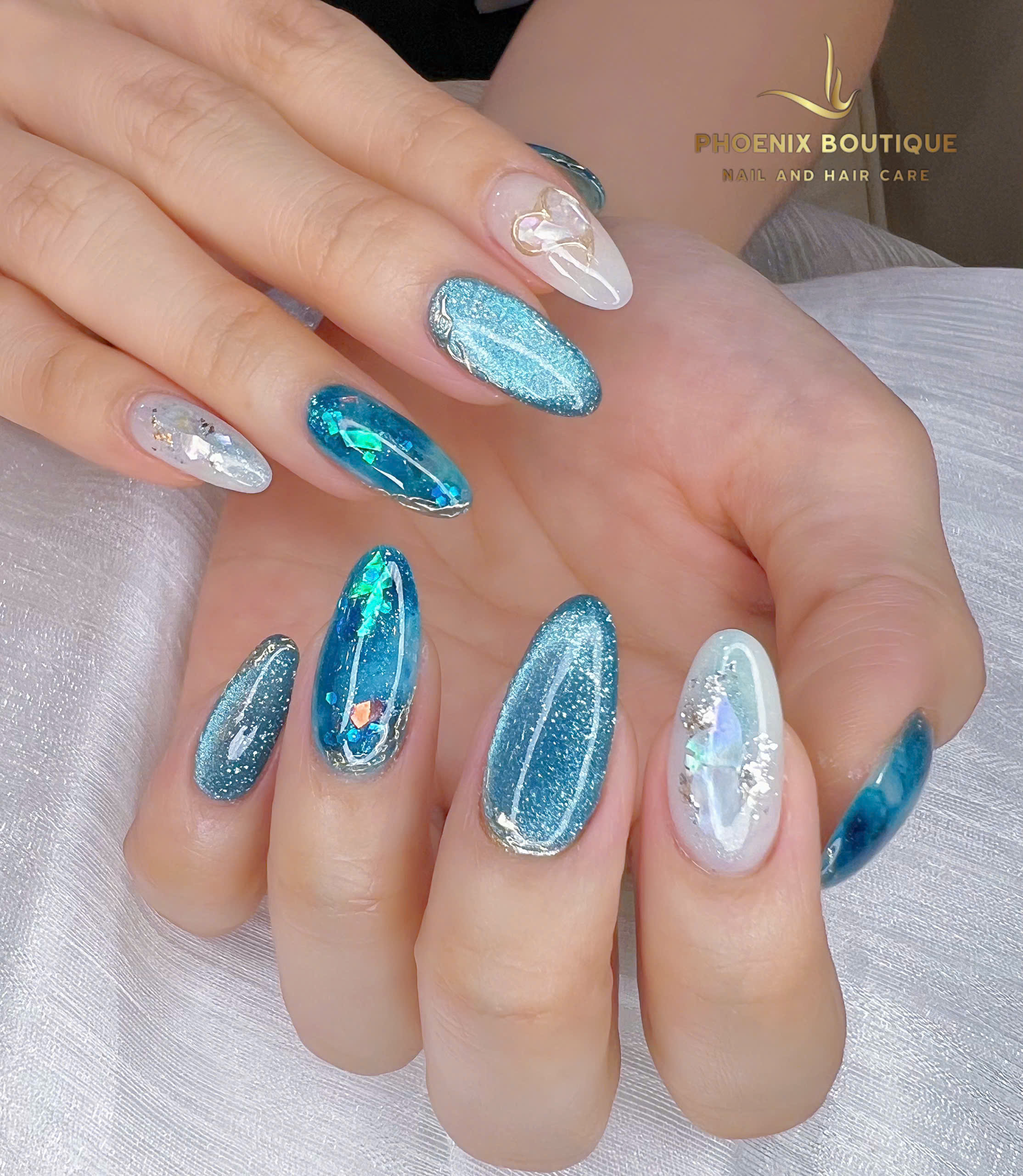 Mẫu nail siêu xinh tại Phoenix Boutique.