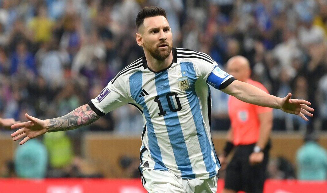 Messi ăn mừng sau khi có bàn thắng thứ 6 tại World Cup 2022 giúp Argentina vượt lên trước Pháp trong trận chung kết (Ảnh: Internet)