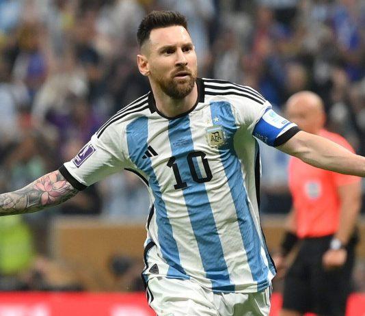 Messi ăn mừng sau khi có bàn thắng thứ 6 tại World Cup 2022 giúp Argentina vượt lên trước Pháp trong trận chung kết (Ảnh: Internet)