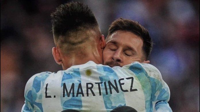 Messi vẫn ôm an ủi Lautaro ở cuối trận nhưng nếu cứ thi đấu như vậy thì nhiều khả năng tiền đạo này sẽ mất vị trí vào tay Alvarez (Ảnh: Internet)