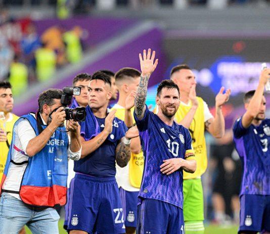 Messi và các đồng đội sẽ hướng đến vòng knock out 1/8 với Australia (Ảnh: Internet)