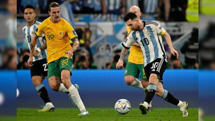 Messi đi qua hàng loạt các cầu thủ Australia trước khi chuyền cho Lautaro Martinez (Ảnh: Internet)