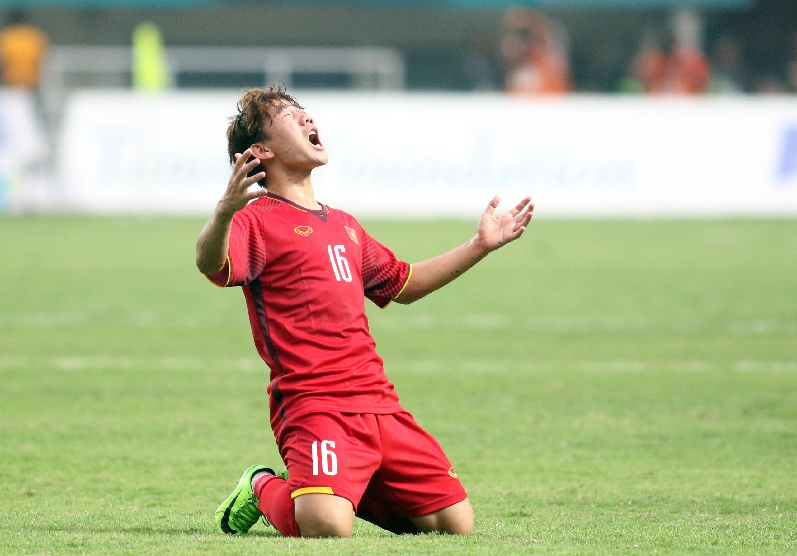Minh Vương ăn mừng cực kì cảm xúc sau khi ghi bàn tuyệt đẹp vào lưới của Olympic Hàn Quốc ở trận bán kết (Ảnh: Internet)