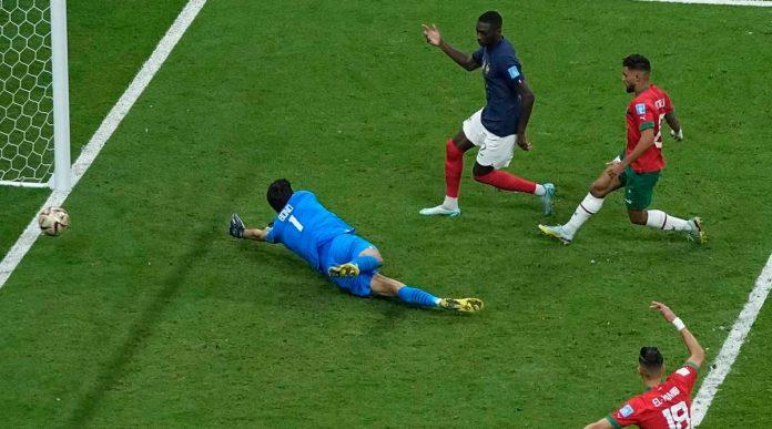 Muani vào sân và chỉ cần một pha chạm bóng để có bàn thắng thứ 2 cho đội tuyển Pháp (Ảnh: Internet)