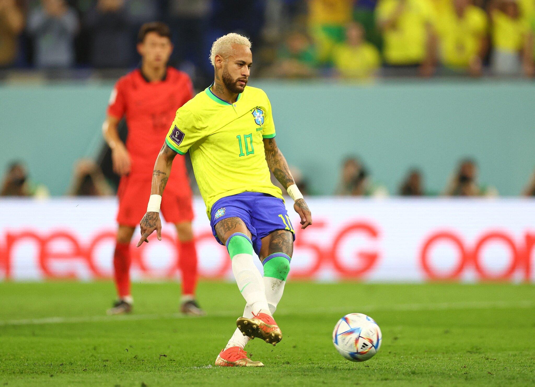 Pha đặt lòng lạnh lùng của Neymar đã giúp Brazil có được 2 bàn thắng chỉ sau 15 phút thi đấu (Ảnh: Internet)