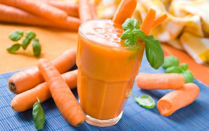 Uống nước ép cà rốt vừa giúp sáng mắt, đẹp da vừa giúp giảm mỡ bụng (Nguồn: Internet)