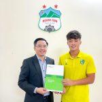 Nguyễn Quốc Việt được HAGL ký hợp đồng