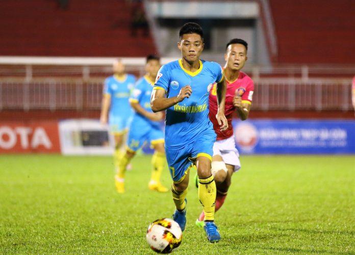 Tiền vệ Phạm Trùm Tỉnh trở lại khoác áo đội bóng cũ Khánh Hòa FC ở mùa giải 2023 (Ảnh: Internet)