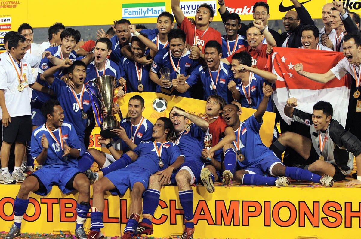 Singapore có lần thứ 3 lên ngôi vô địch AFF Cup vào năm 2007 và cân bằng thành tích với Thái Lan vào thời điểm đó (Ảnh: Internet)