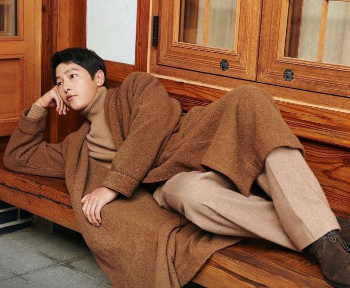 Song Joong Ki trên tạp chí ELLE Hàn Quốc. (Ảnh: Internet)