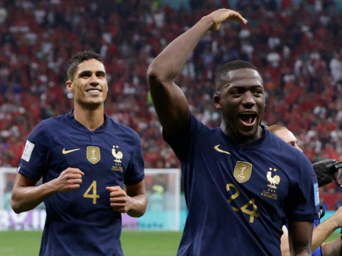 Varane và Konate đang cho thấy sự ăn ý ở trung tâm hàng thủ của đội tuyển Pháp tại World Cup 2022 (Ảnh: Internet)