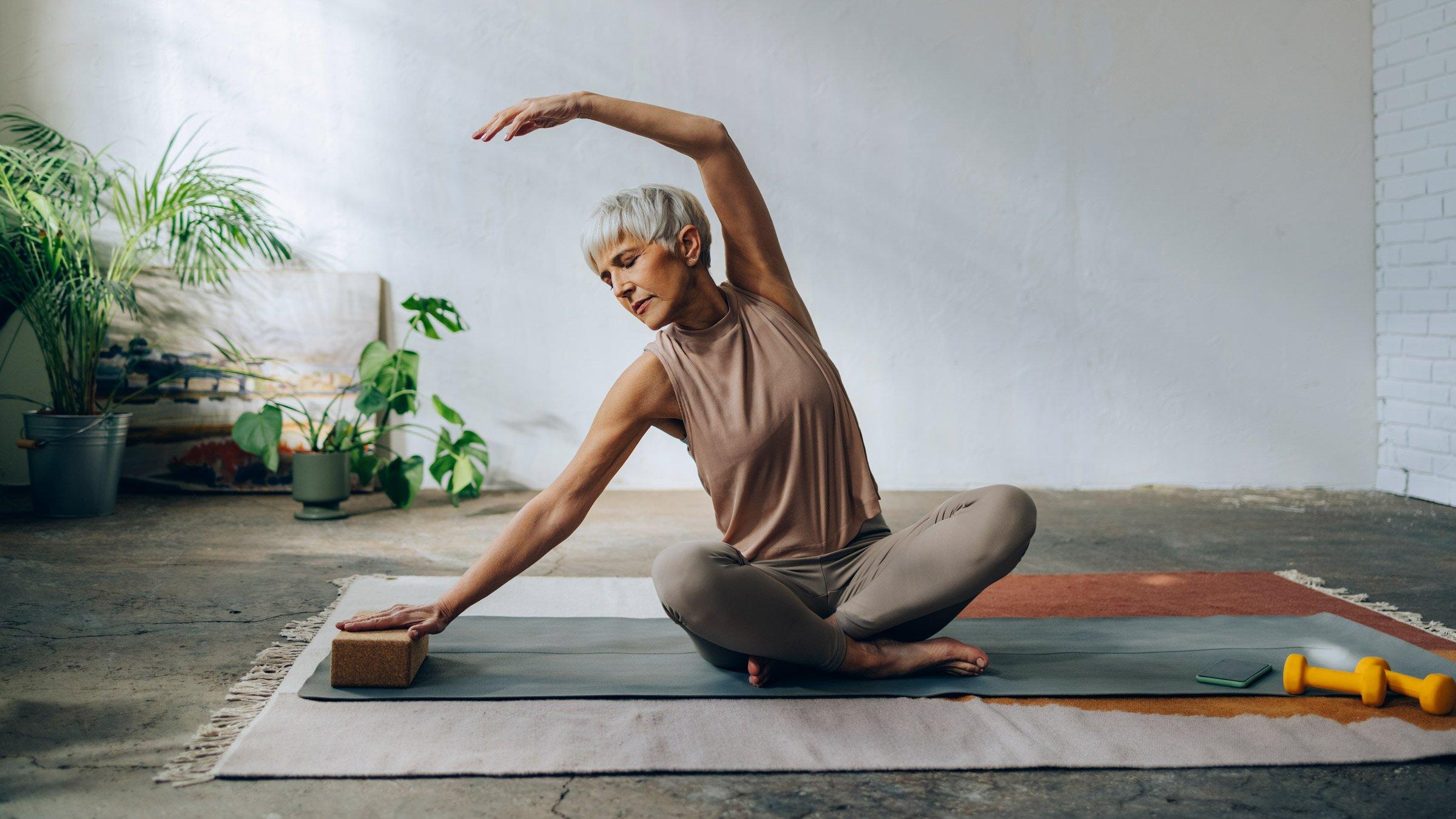 Kiên trì thực hành các bài yoga sẽ giúp bạn cải thiện đáng kể tình trạng sức khỏe của mình (Ảnh: Internet)
