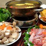 Bí quyết chế biển lẩu gà nấu nấm – Món ăn tưởng không ngon nhưng ngon không tưởng! Lẩu gà nấu nấm.