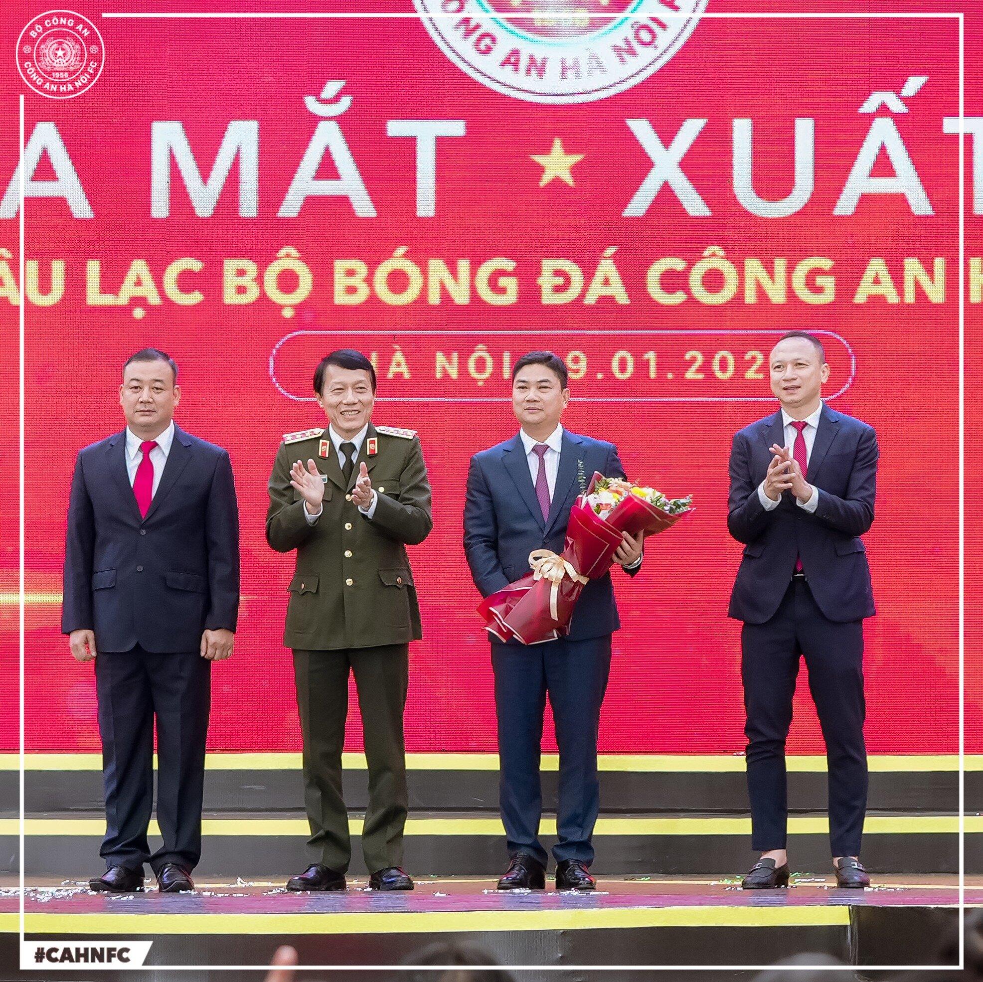 Thượng tướng Lương Tam Quang (thứ 2 từ trái sang), Uỷ viên Trung ương Đảng, Thứ trưởng Bộ Công an, tại buổi lễ (ảnh CLB CAHN)
