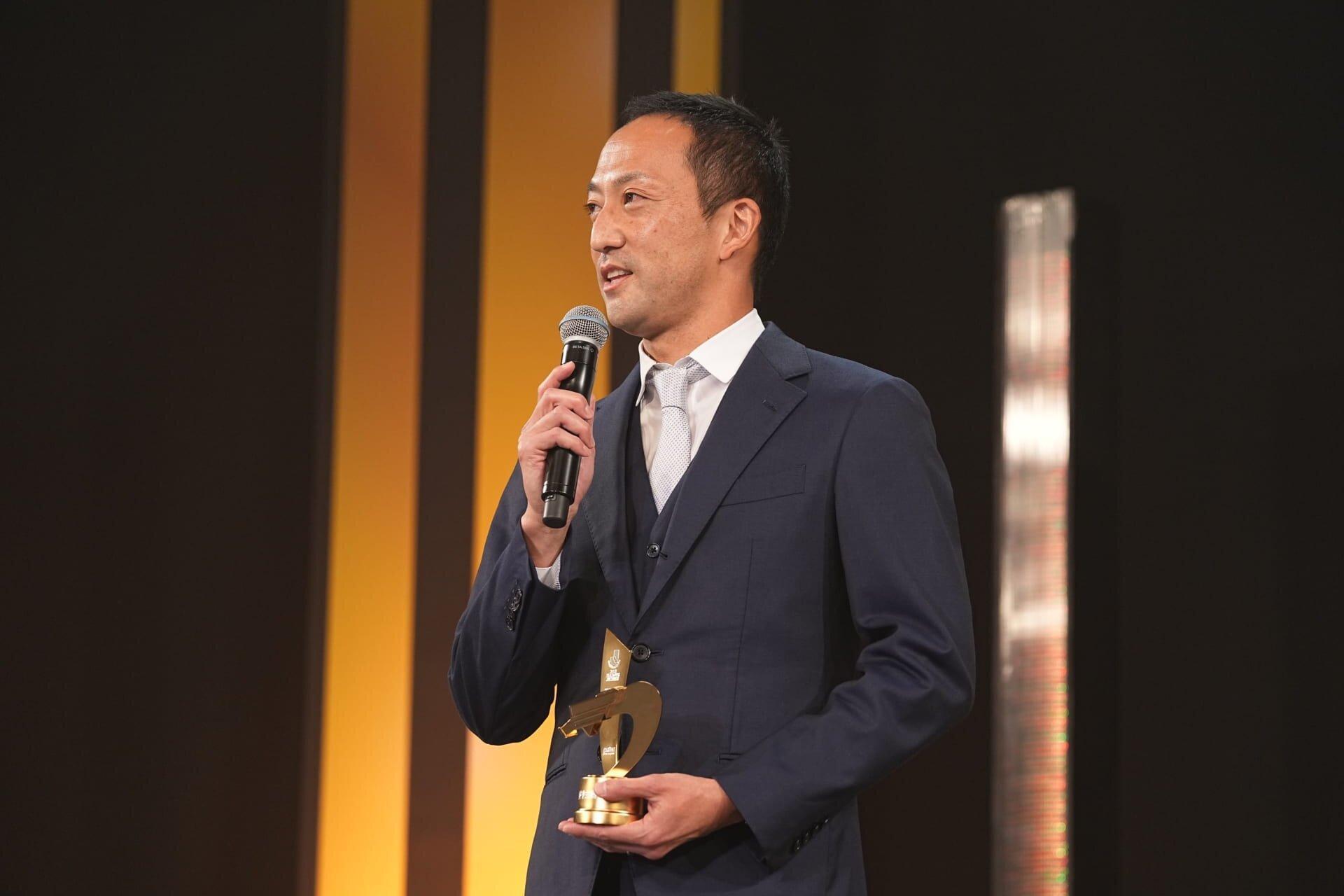 Ông Jumpei Iida đoạt giải Trọng tài xuất sắc của năm ở lễ trao giải J-League 2021 (Ảnh: Internet)