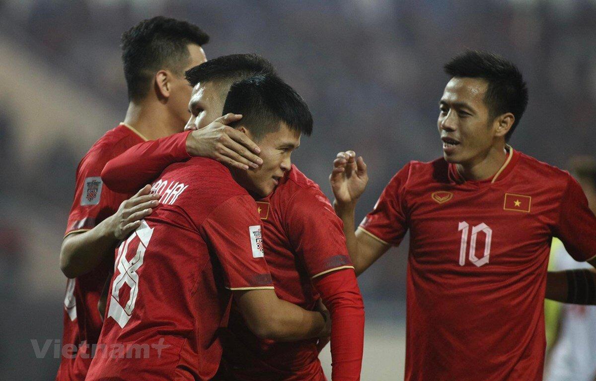 Văn Hậu, Văn Quyết và Tuấn Hải tạo nên bàn thắng mở tỉ số cho đội tuyển Việt Nam trước Myanmar (Ảnh: Internet)