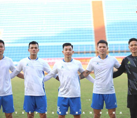 Ban cán sự CLB Thép Xanh Nam Định mùa giải 2023. Từ trái qua phải: đội phó Viết Tú, đội phó Hữu Tuấn, đội trưởng Hạ Long, đội phó Thanh Hào, đội phó Nguyên Mạnh.