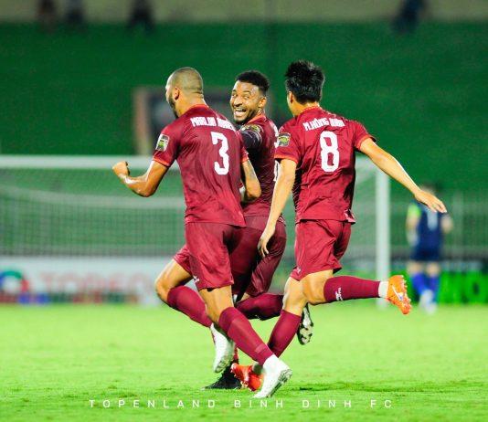 Rafaelson đã có bàn thắng mở tỷ số 1-0 cho Bình Định từ một cú đánh đầu cận thành