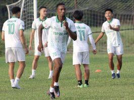 Tiền đạo Đinh Hoàng Max gia nhập CLB Bình Thuận