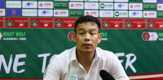 HLV Nguyễn Huy Hoàng tỏ ra tiếc nuối khi SLNA không thể giành trọn 3 điểm tại phố Biển