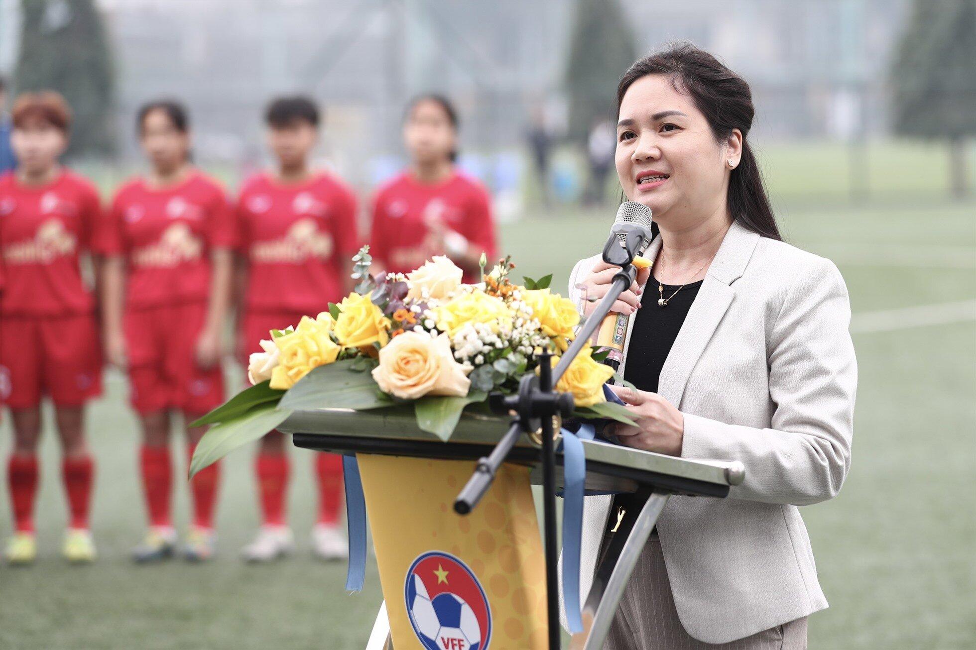 Bà Nguyễn Thanh Hà – Phó Tổng thư kí LĐBĐVN, Trưởng Ban tổ chức phát biểu tại buổi lễ (Ảnh: Internet)