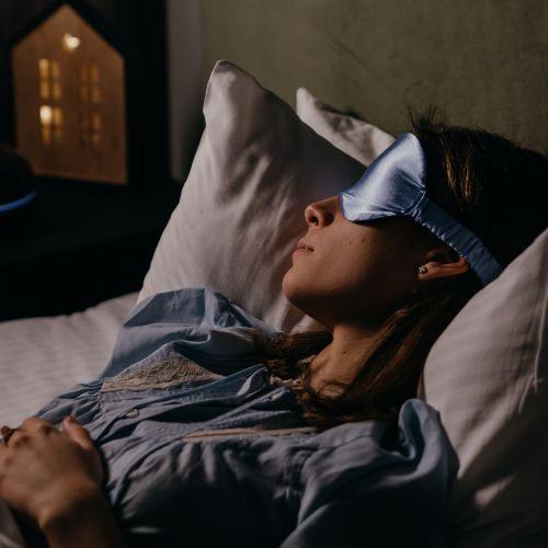 Một vài biện pháp trong bài viết hy vọng có thể giúp kiểm soát chứng mất ngủ (Nguồn: Internet)