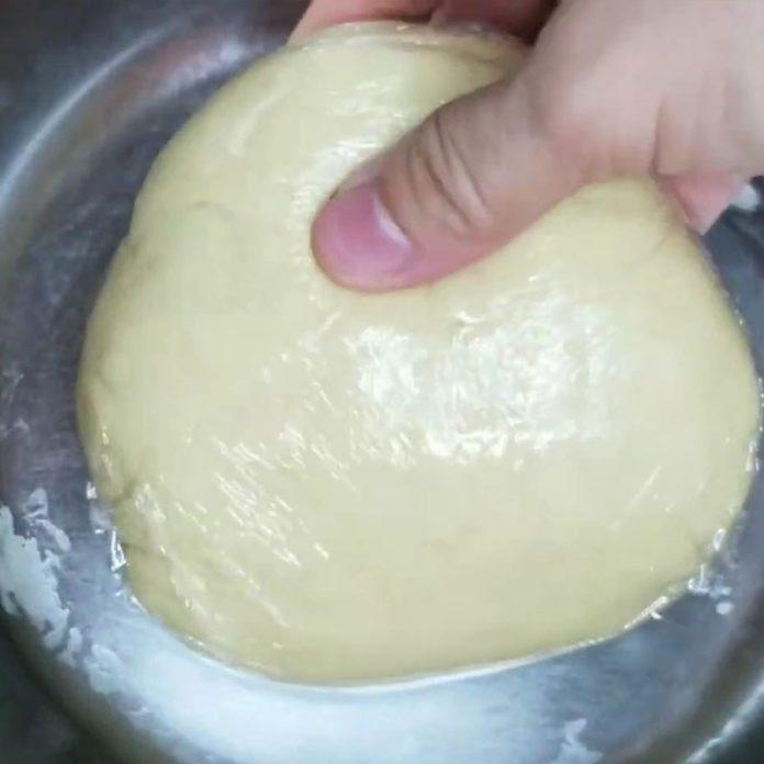 Làm bột bánh( Nguồn: Internet)