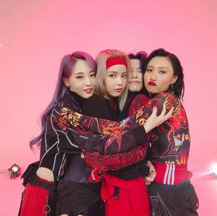 Mamamoo nổi tiếng với khả năng hát live cực đỉnh và tình cảm gắn bó giữa các thành viên