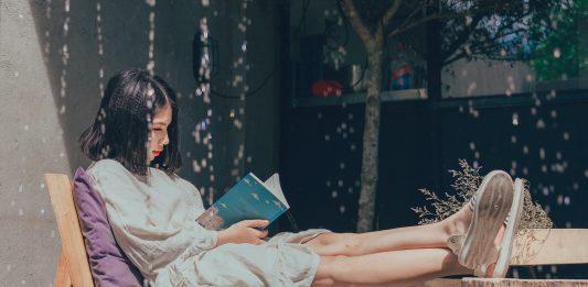 Gía trị mà sách mang lại cho chúng ta là vô cùng to lớn. Nguồn: Internet,