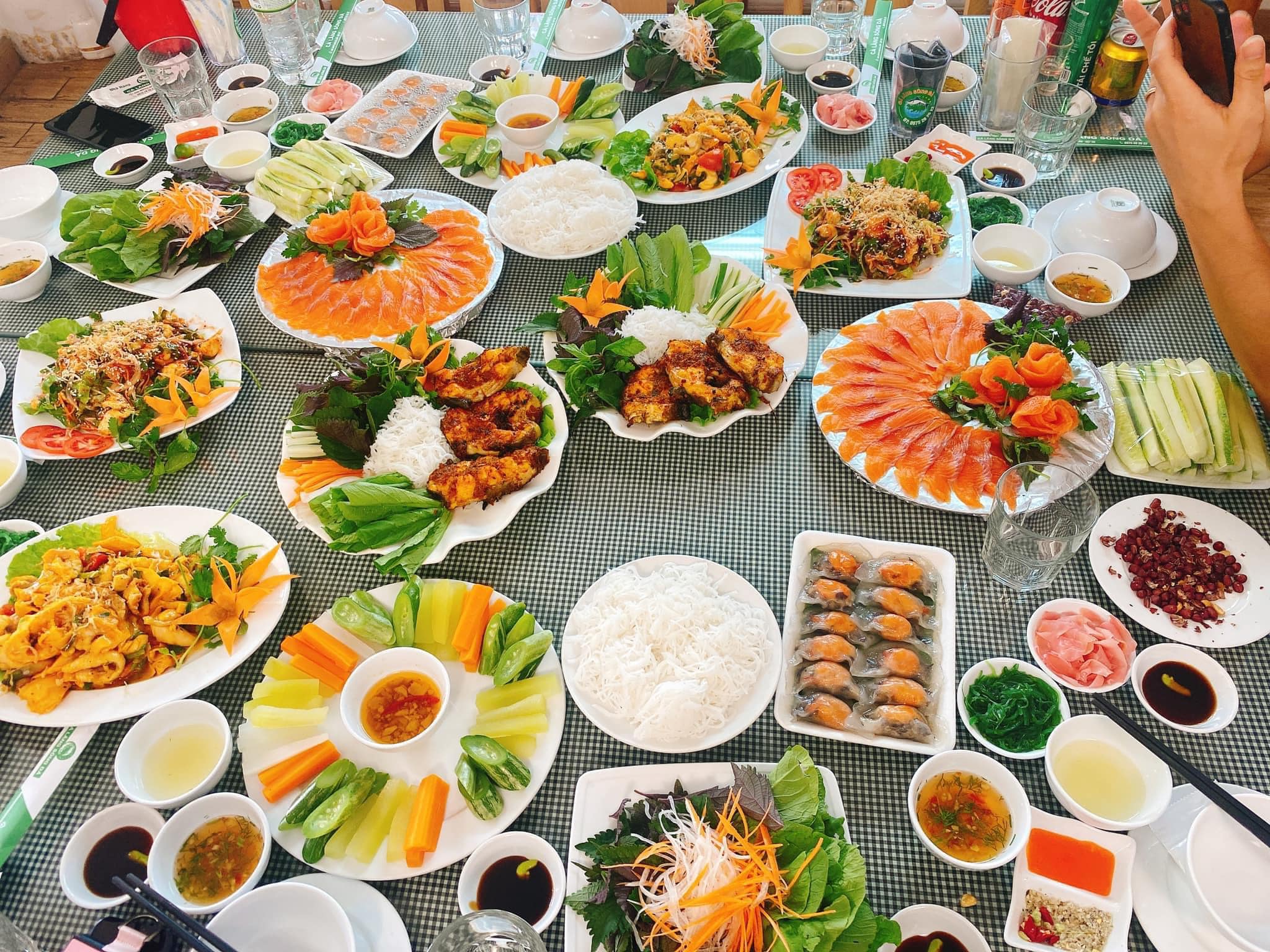 Nhà hàng cá lăng sông Đà Việt Trì (Ảnh: Internet)