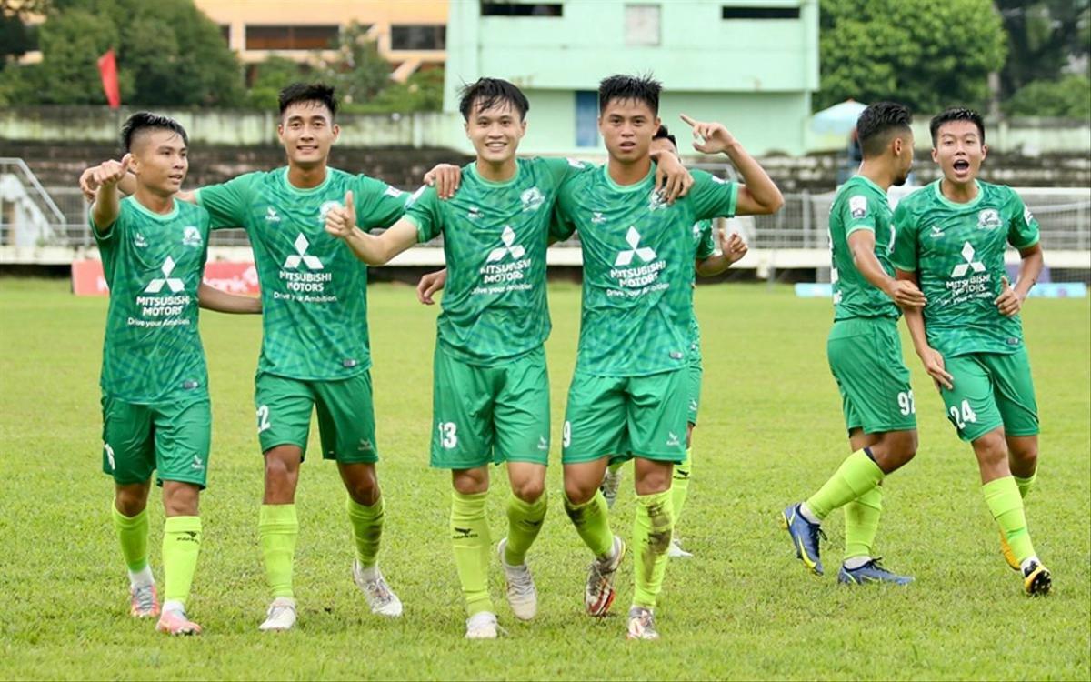 Khởi đầu từ sân chơi thấp nhất trong hệ thống thi đấu của Liên đoàn bóng đá Việt Nam, chỉ sau hai mùa giải, Phù Đổng đã gặt hái được kết quả như mong đợi: Vô địch giải hạng Ba và thăng hạng lên hạng Nhì mùa giải 2017. (Ảnh: Internet)
