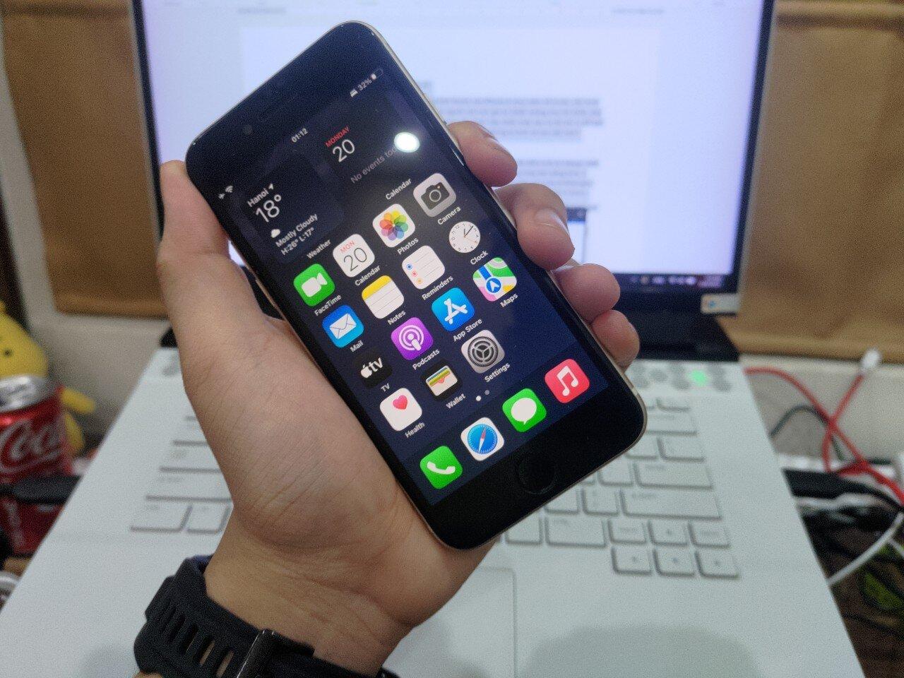 iPhone SE 2022 (Ảnh: Hoàng Nam)
