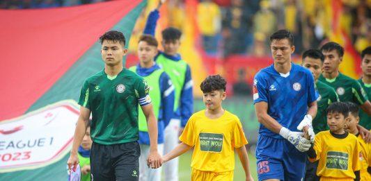 Đảm nhận vai trò thủ lĩnh CLB TP.HCM với chàng trai 25 tuổi như Ngô Tùng Quốc là một thử thách không hề dễ dàng