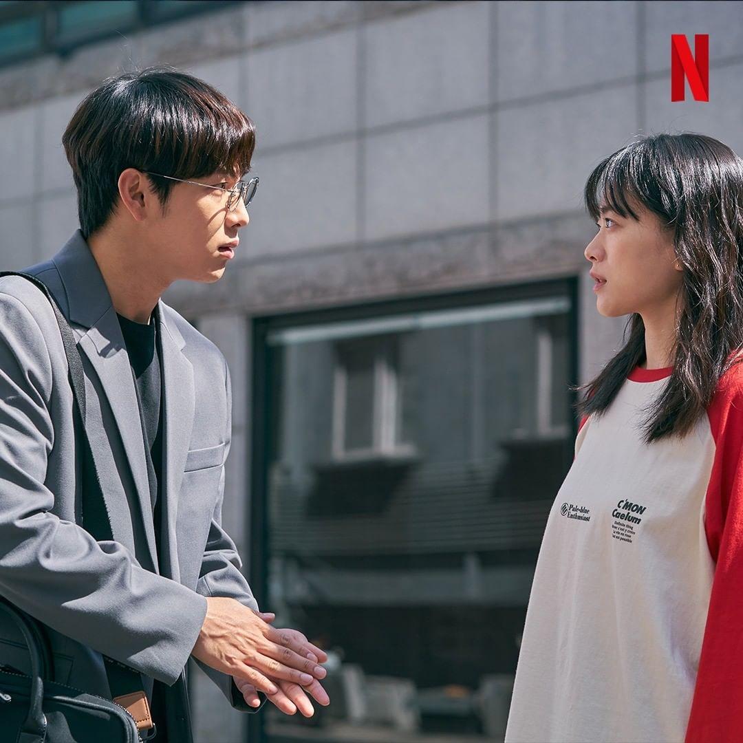Oh Jun Yeong biến Lee Na Mi thành mục tiêu tội ác của mình (Ảnh: Netflix)
