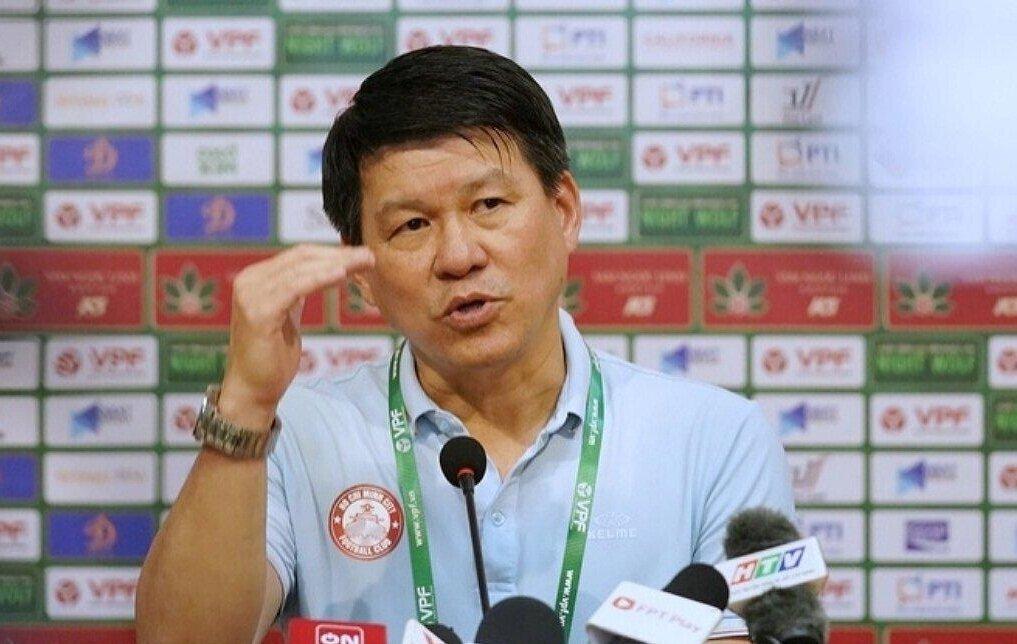 HLV Vũ Tiến Thành: "Tôi nghĩ có những đội khác tốt hơn Nam Định" (Ảnh: Internet)