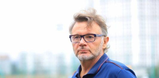 HLV Philippe Troussier mong muốncác giải Vô địch Quốc gia đá liên tục 10 tháng